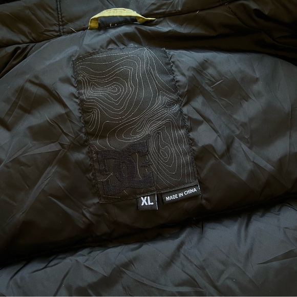 DC Snowboard Jacket, Faux Fur Hood, Green, XL - Picture 14 of 15